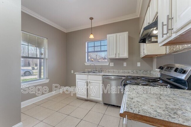 Foto del edificio - 1651 Clear Lake Ave