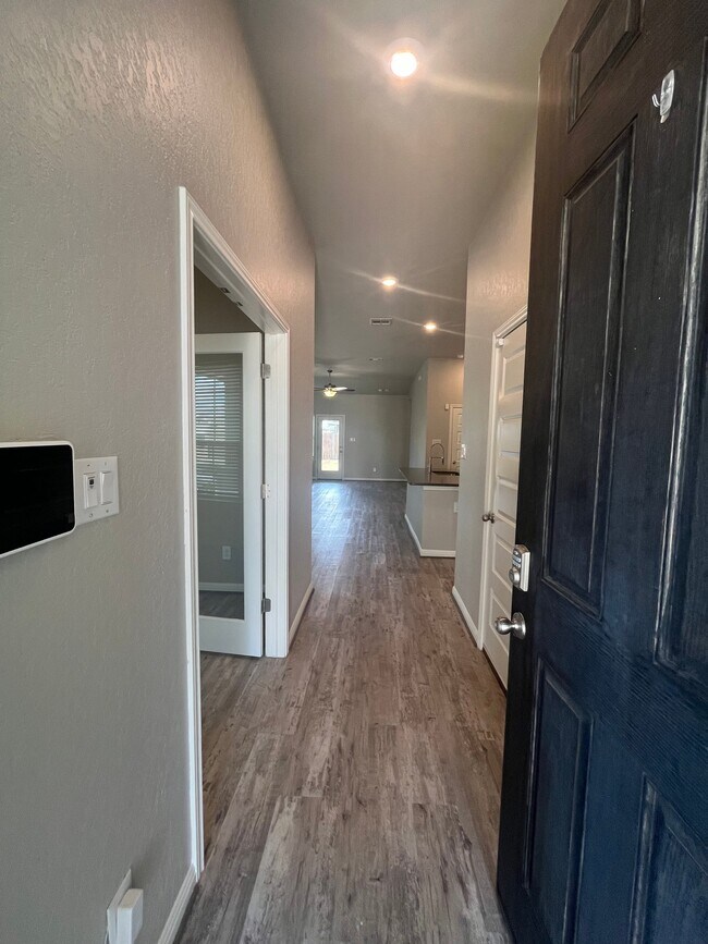 Foto del edificio - 12918 McFadden Wy