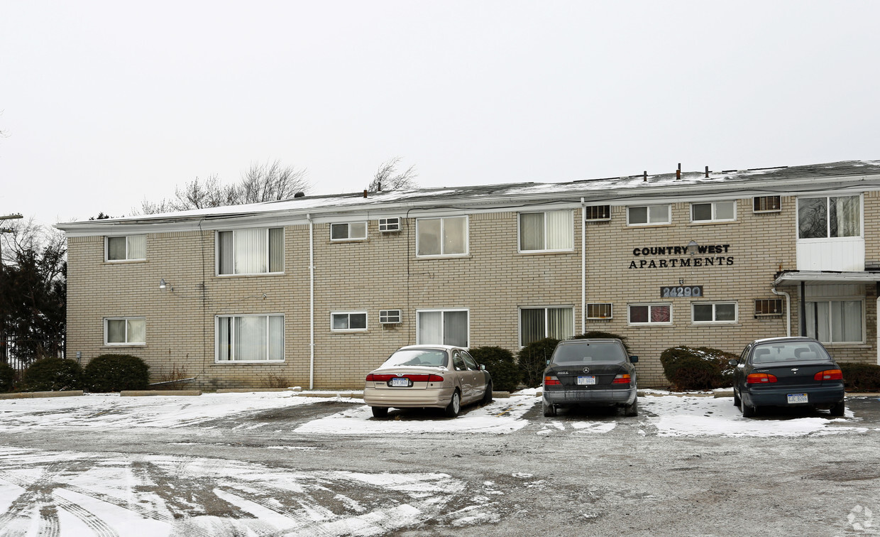 Country West Apartments - Courtyard Apartments