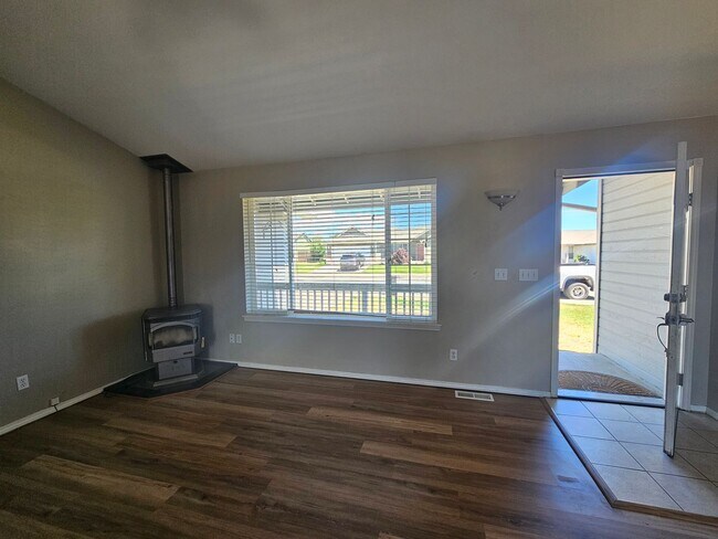 Foto del edificio - 3 Bedroom Home with Outdoor Space