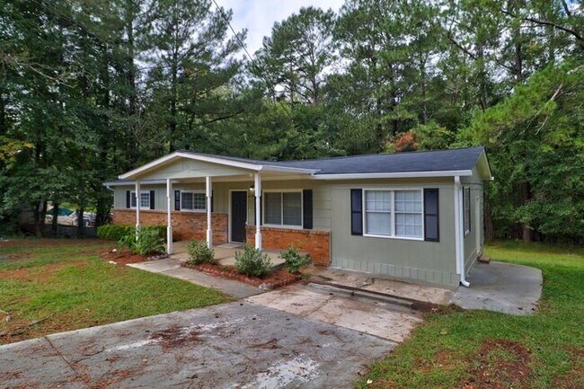Building Photo - Now Available 3 bedroom 1 bath
