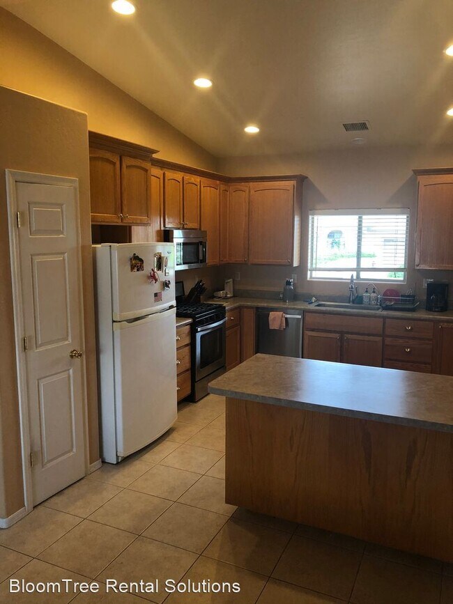 Building Photo - 4 br, 2 bath House - 8701 E Rowel Circle