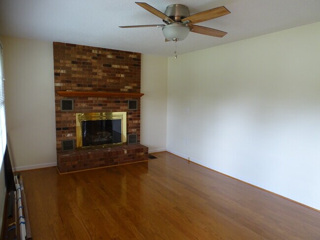 Foto del edificio - 5694 Claridge Dr