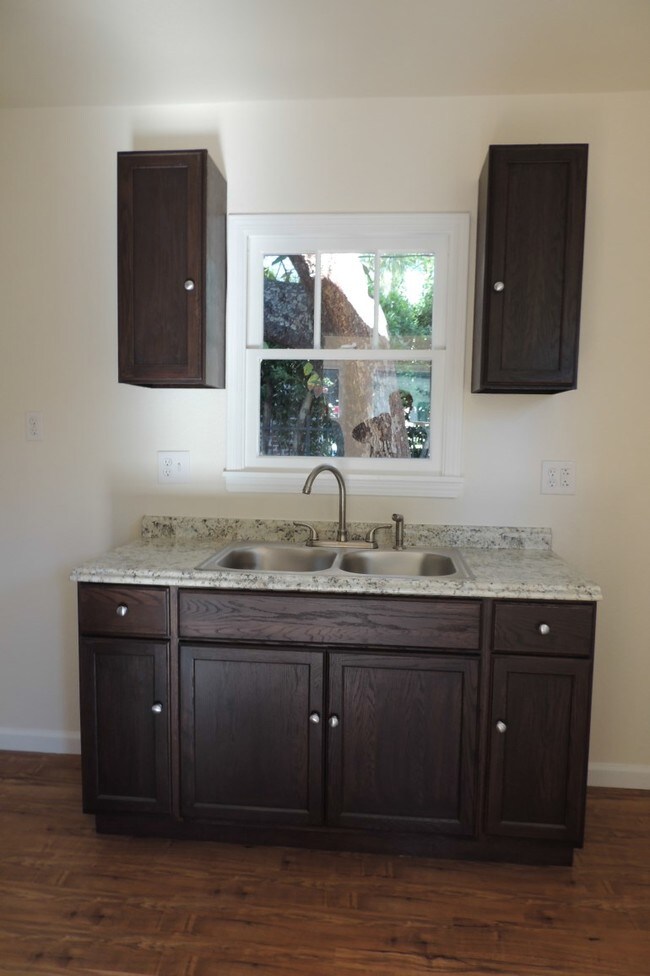 Interior Photo - 1120 N Vista St