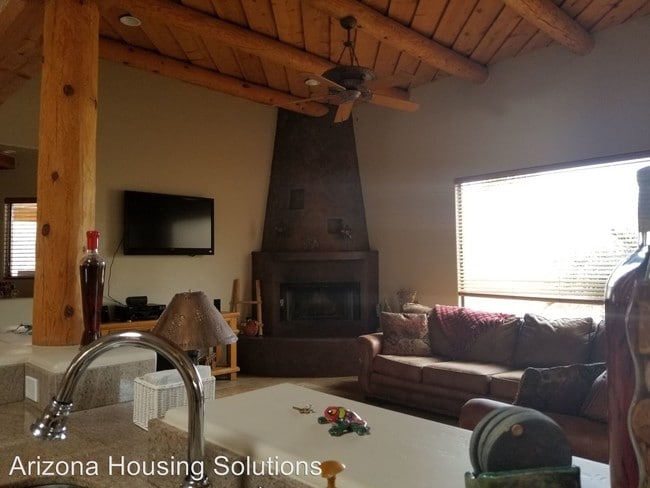 Building Photo - 3 br, 2.5 bath House - 4750 N. Barghout Pl.