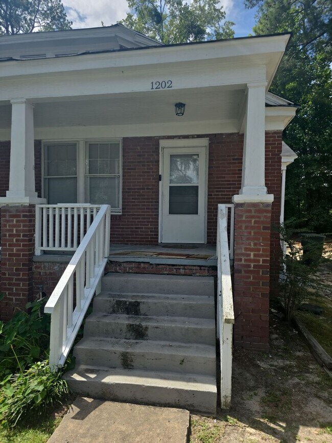 Foto del edificio - 2 Bed 1 Bath duplex