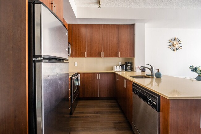 Building Photo - 1983 Front St W