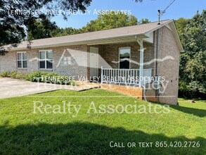 Building Photo - 800 Kirk Ave