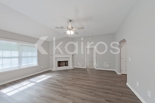 Building Photo - 749 Park Ln