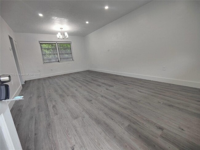 Building Photo - 2165 Bay Dr