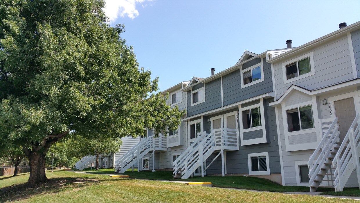 Carefree Village Townhomes Rentals in Colorado Springs at 4801 Pacer Ln