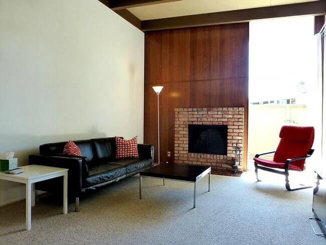 Foto del edificio - "Charming 1-Bedroom Retreat in Desirable Palo Alto Location!"