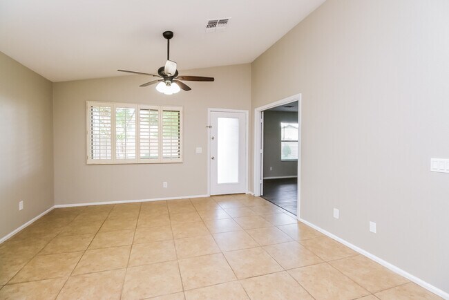 Foto del edificio - 882 E Taylor Trail