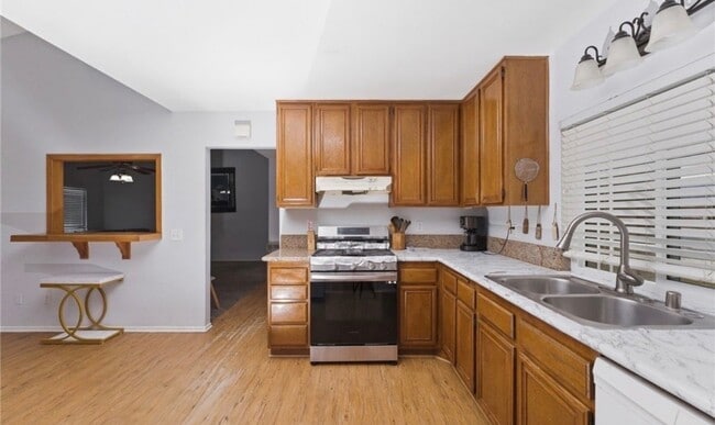 Building Photo - 897 Digby Dr