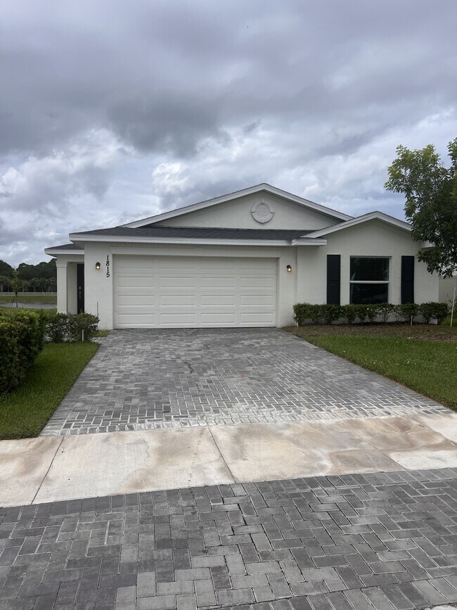 Building Photo - 1815 Diablo Cir SW