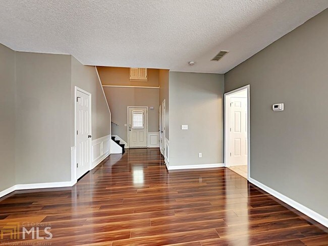 Foto del edificio - 5935 Barrington Ln