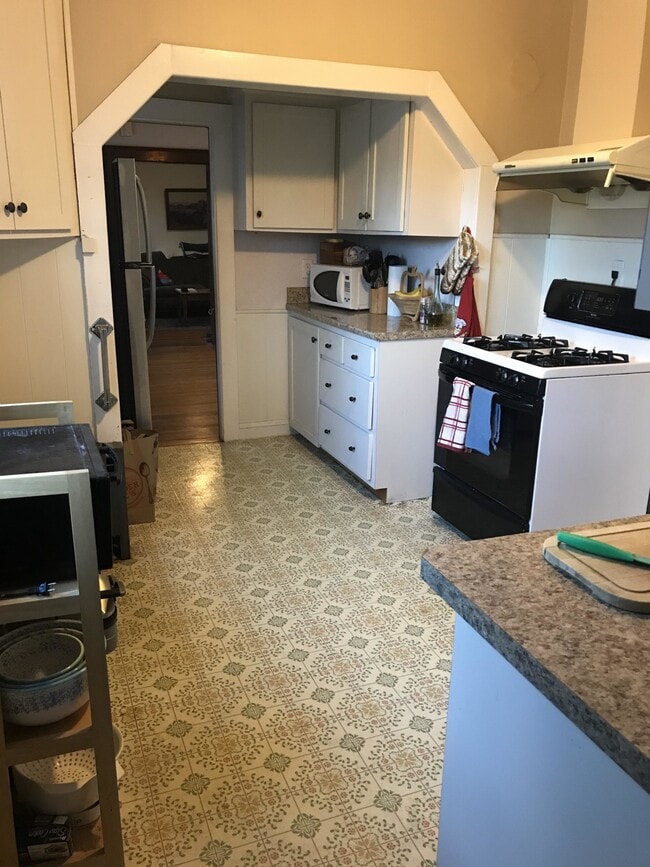 Building Photo - 37 Brington Rd