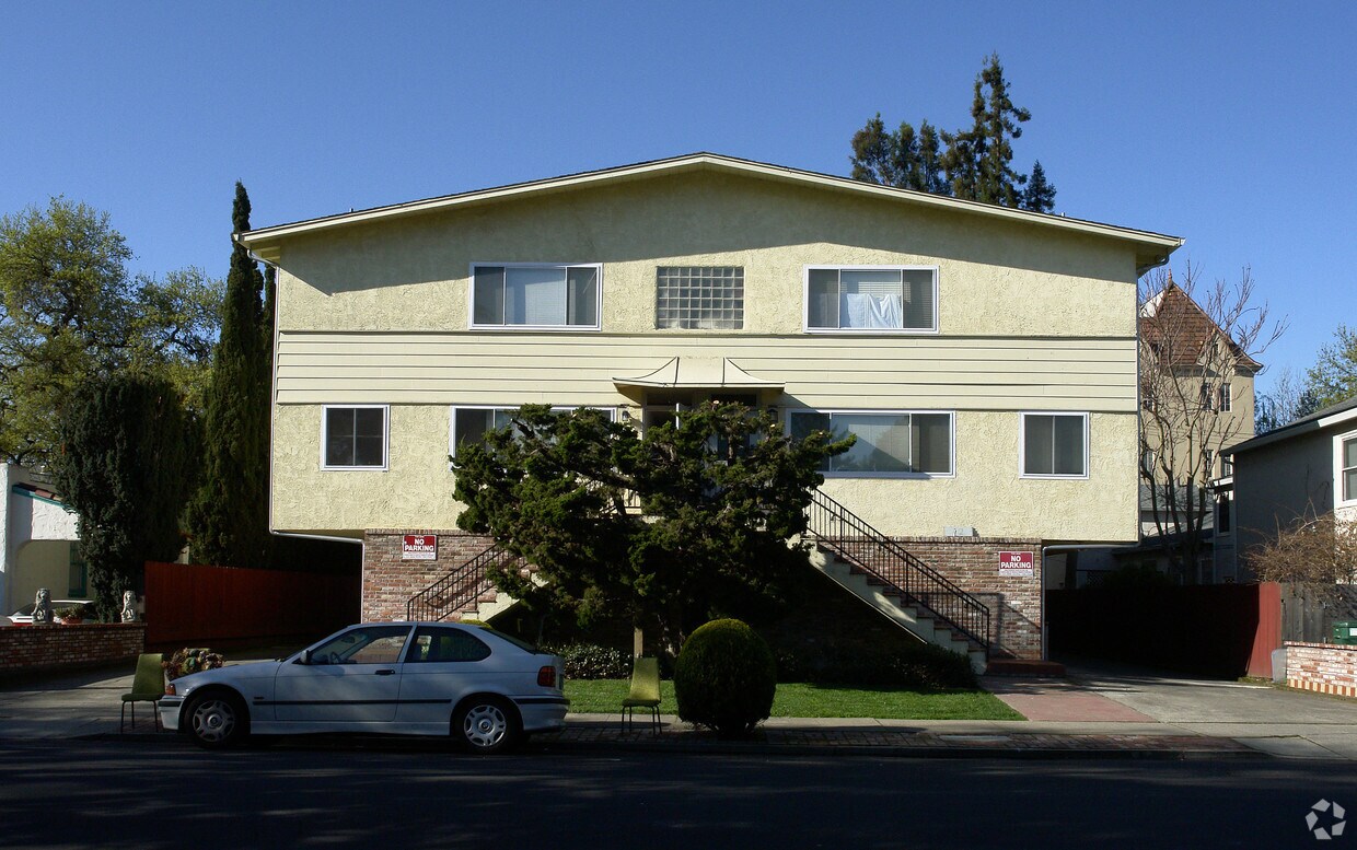 Building Photo - 12 Clinton St