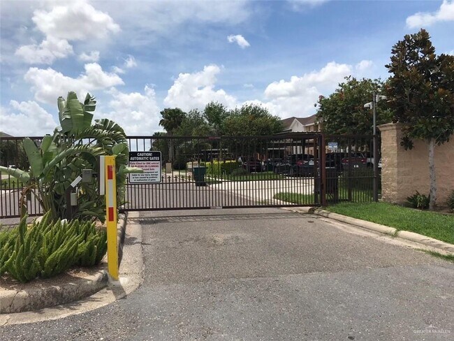 Building Photo - 4613 N Dogwood St