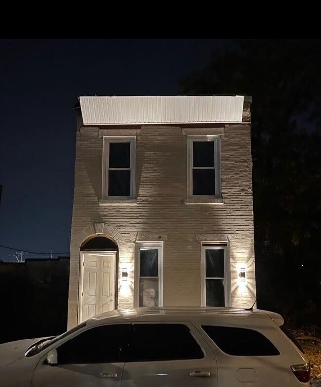 Building Photo - 2306 N Myrtlewood St