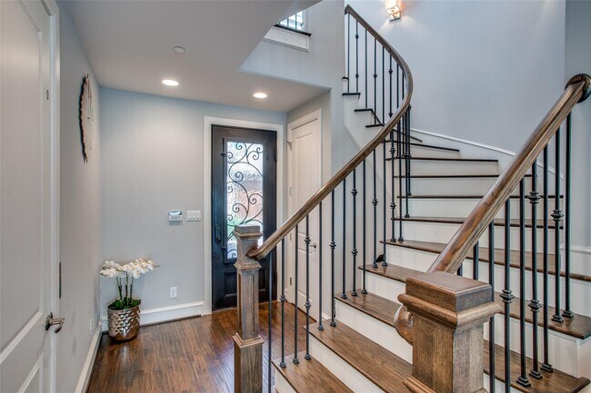 Foto del edificio - 4532 Normandy Ave