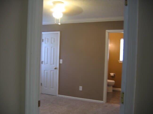 Building Photo - 10 Old Tree Court