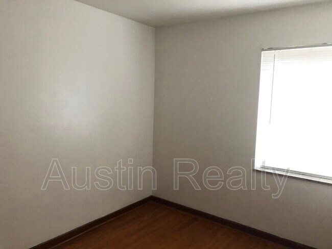 Building Photo - 4061 S Grand Blvd