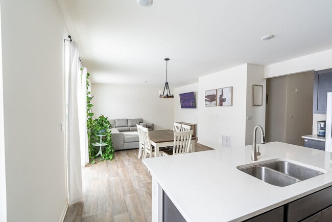 Foto del edificio - 2671 Seeley St