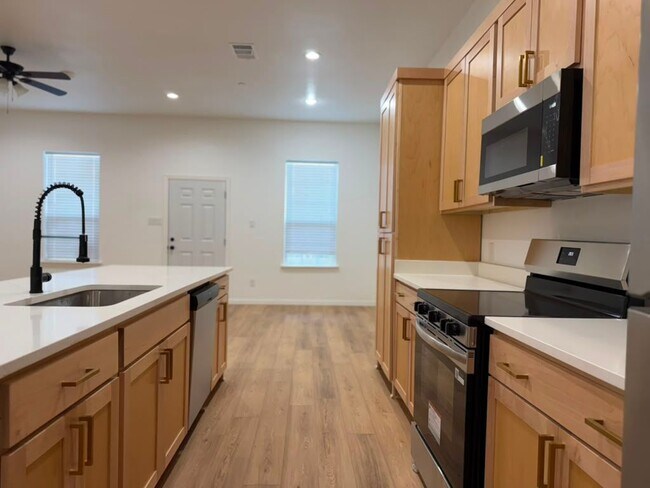 Foto del edificio - 6800 Oak Crest Dr W