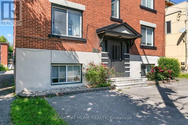 Building Photo - 396-396 MacKay St