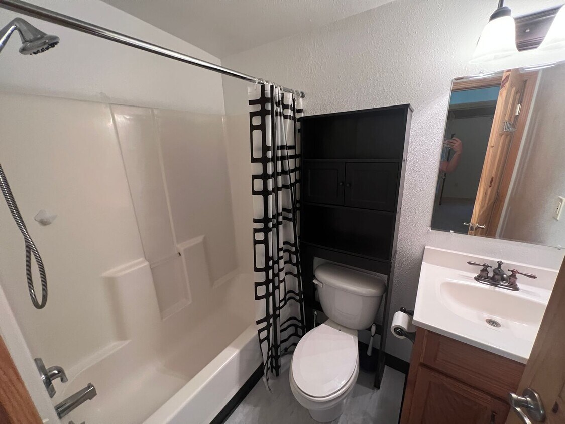 Primary Photo - Century 21 Gold Rush - 2 bed, 1.5 bath (No...