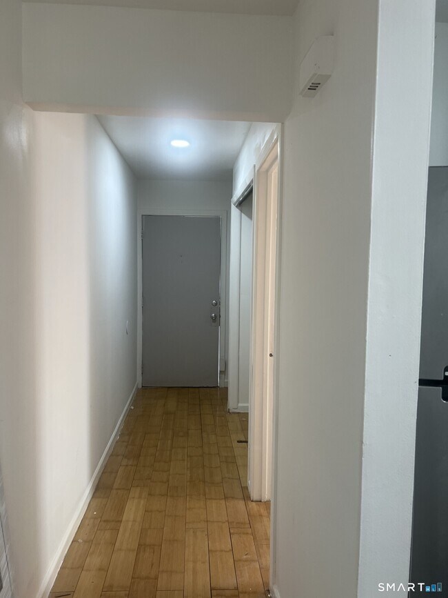 Foto del edificio - 1079 Ella T Grasso Blvd