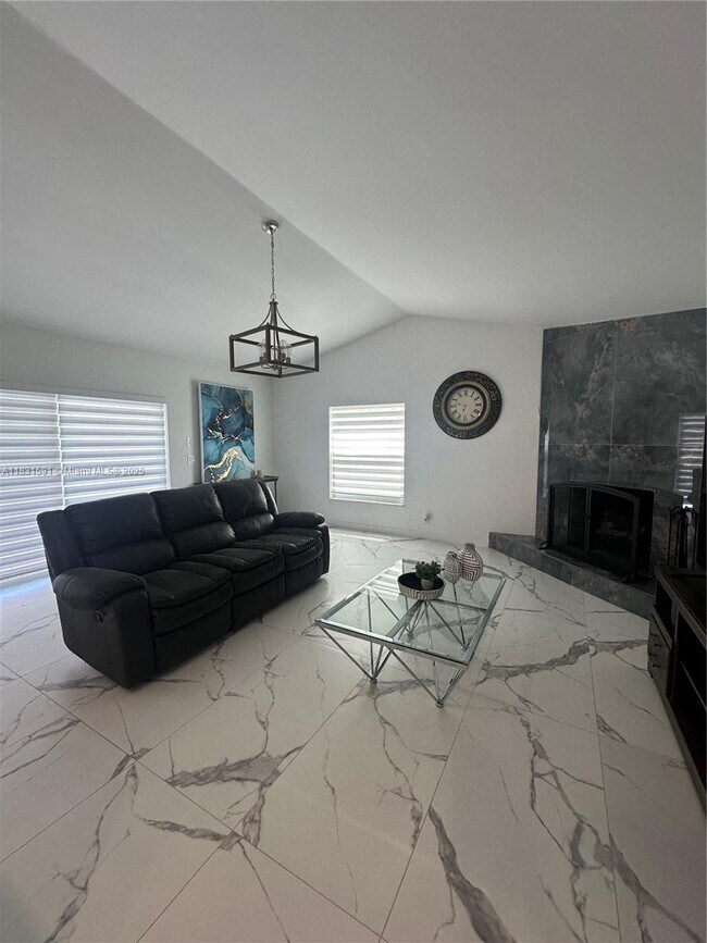 Foto del edificio - 4205 NW 69th Terrace