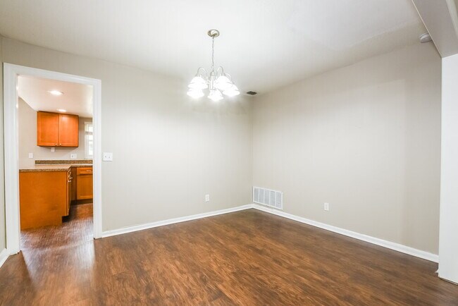 Building Photo - 960 Apple Ln