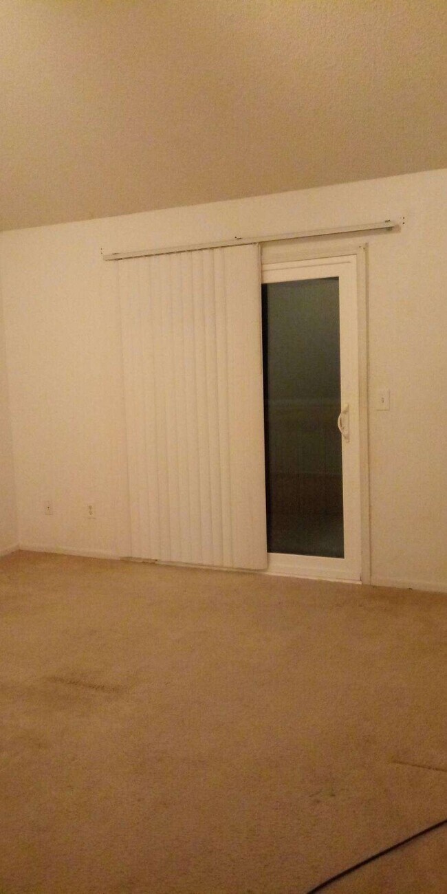 Building Photo - 212 Northeast Cedar Court