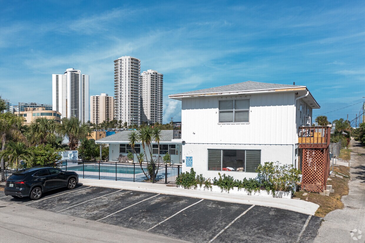 Primary Photo - 2432 Park Ave