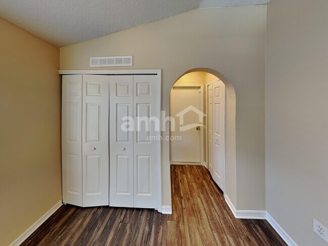 Foto del edificio - 5460 Shady Pine St S