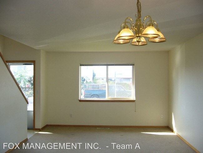 Building Photo - 1022-1034 NE Lija Loop