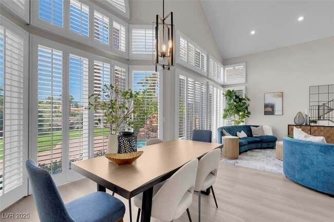 Foto del edificio - 8848 Rainbow Ridge Dr