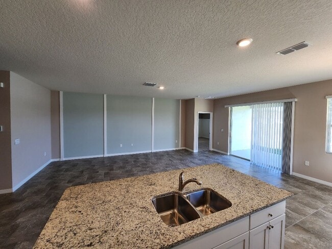 Building Photo - Lovely 4 Bedroom Home at Oak Leaf Preserve