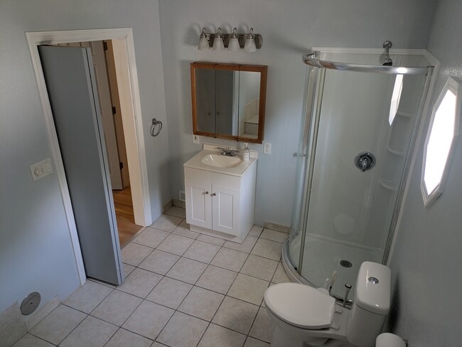 Master Bath - 127 pleasant Ave