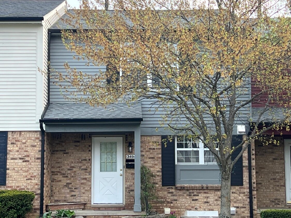 Primary Photo - 3494 Burbank Dr