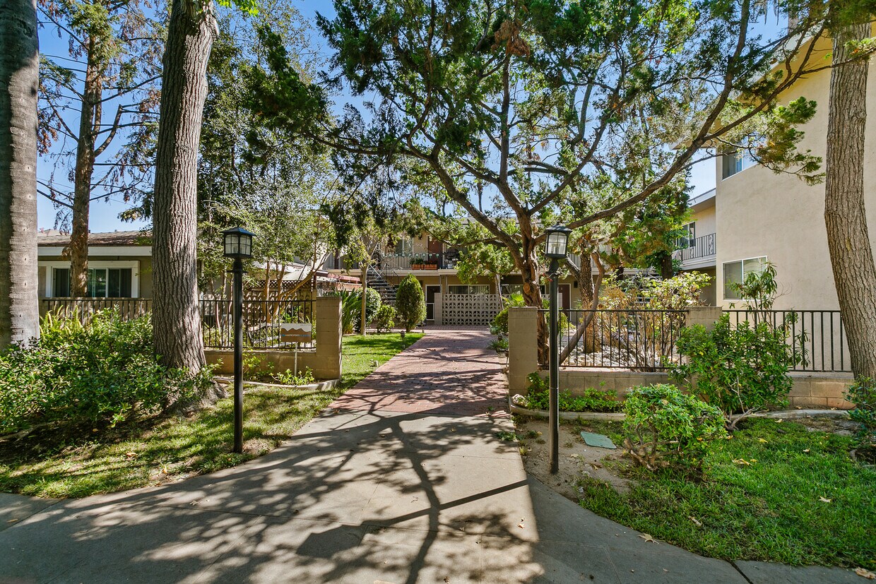 Foto del edificio - 552 S Euclid Ave