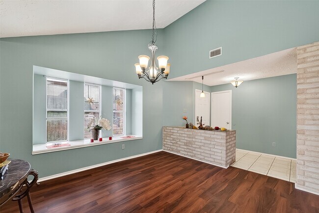 Foto del edificio - 8122 Sandy Glen Ln