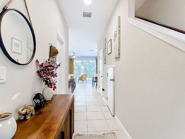 Building Photo - 10525 Oakside Dr