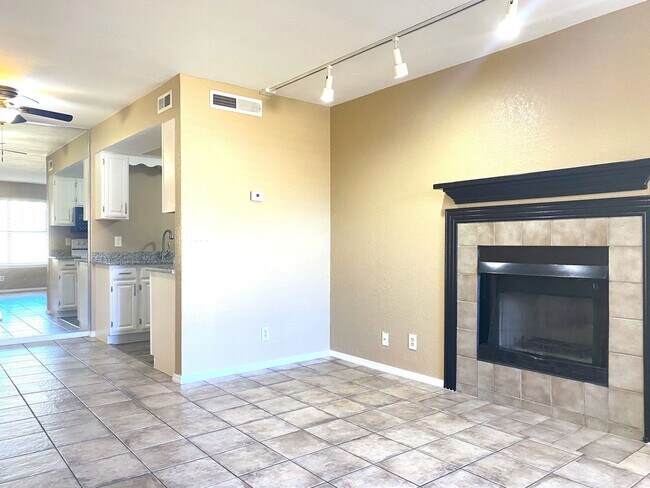 Foto del edificio - Stylish 1 Bed Condo in Desirable Gated Com...