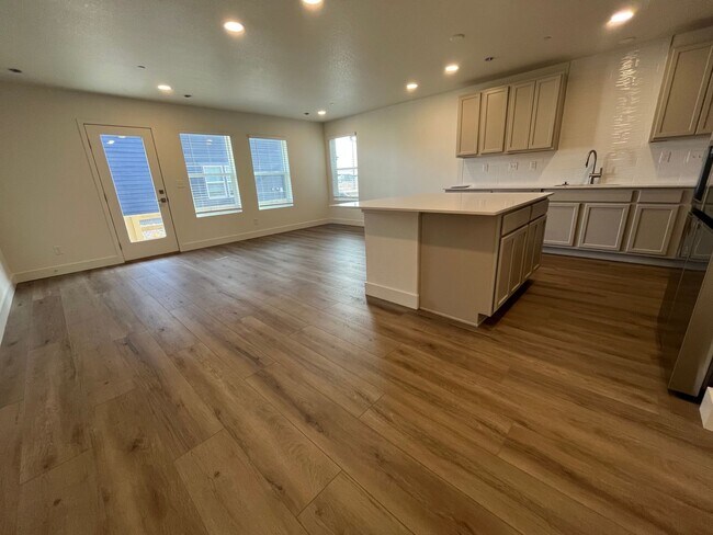 Building Photo - Brand New Home in Mosaic