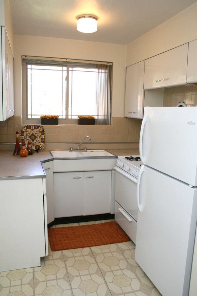 Foto del edificio - 3316 Russell Blvd