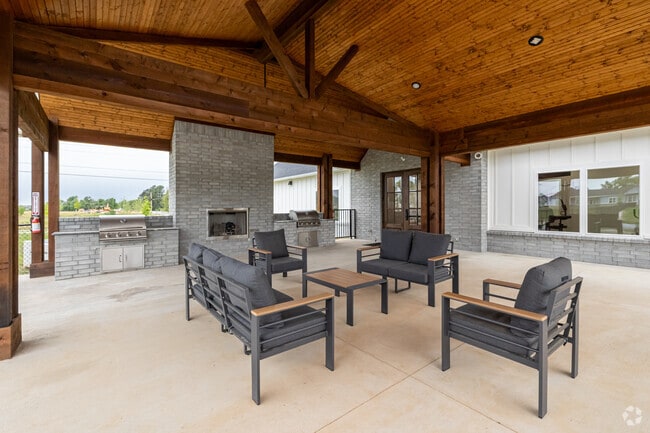 Outdoor Lounge and Grill - Villas at Palecero