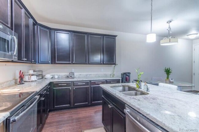 Foto del edificio - GORGEOUS LUXURY 3 or 4 BDRM, 4 BATH, 2-CAR...